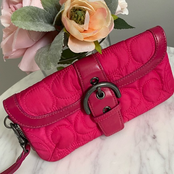 Coach Signature C Bright Pink Quilted Wristlet - Picture 1 of 7